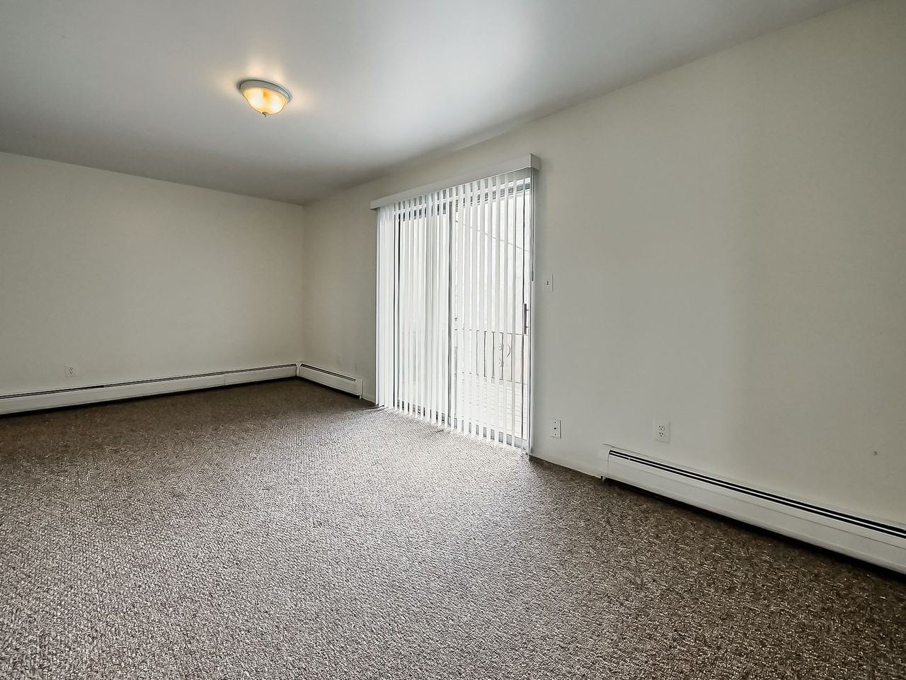 151 Huronview Ct - Photo 2 of 21