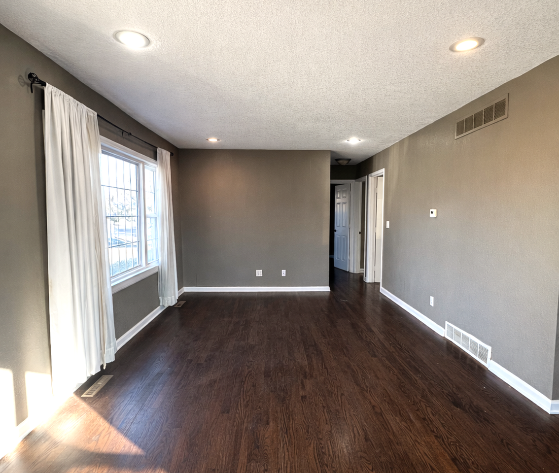 8547 Grandview Ln - Photo 4 of 12