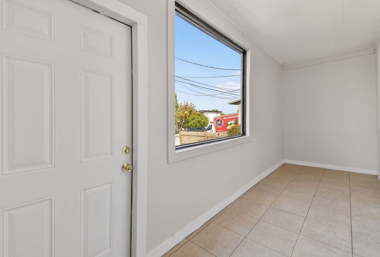 1257 W 35th St - Photo 4 of 20