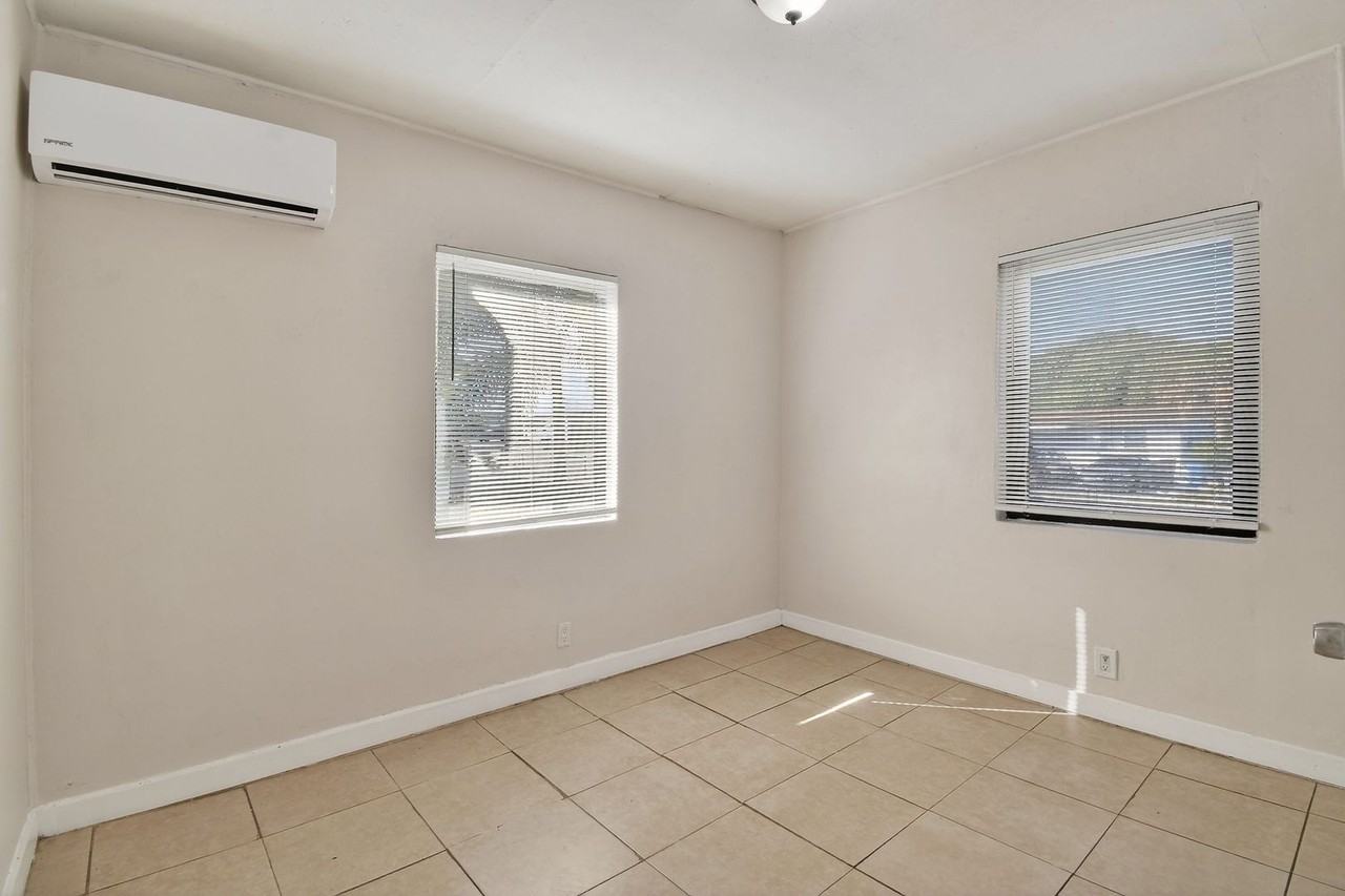 1257 W 35th St - Photo 6 of 16