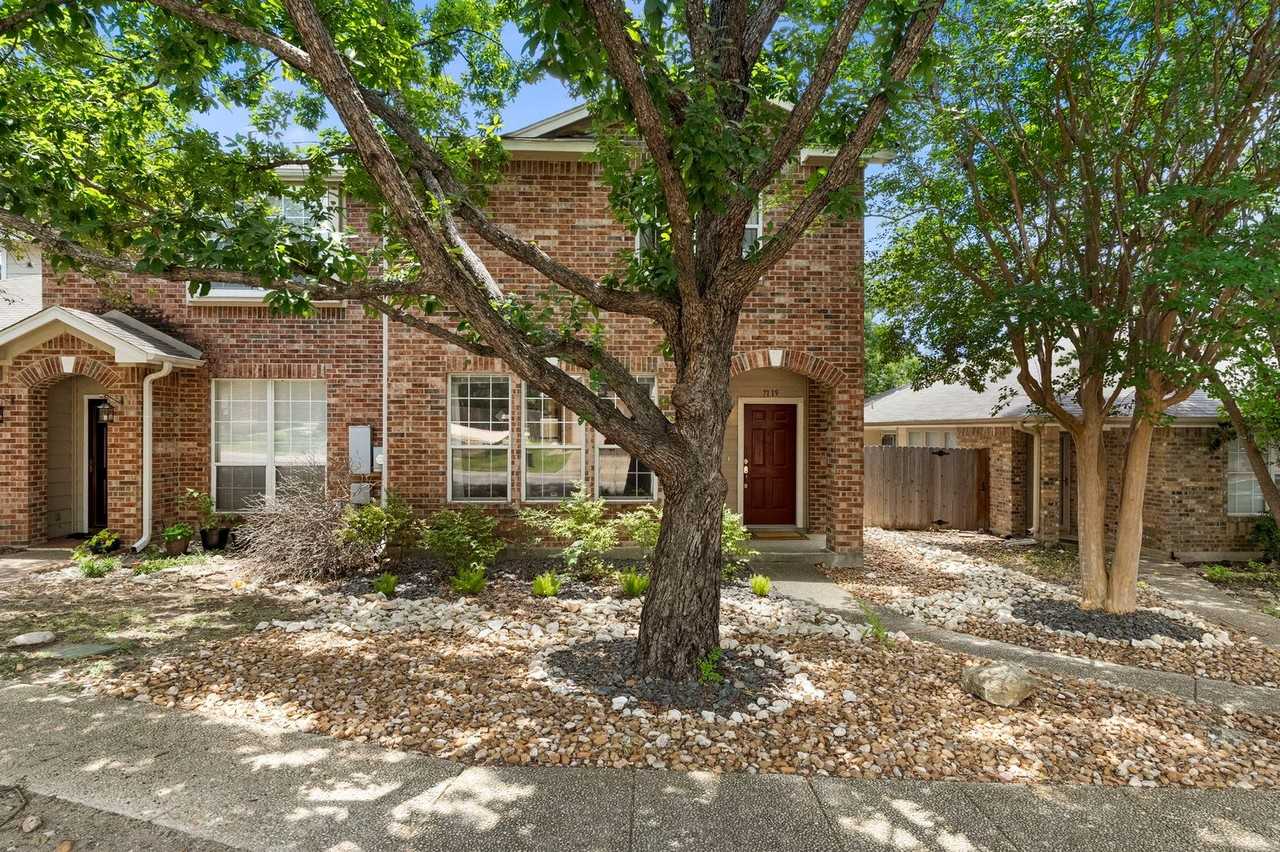 7119 Snowden Crst - Photo 3 of 36