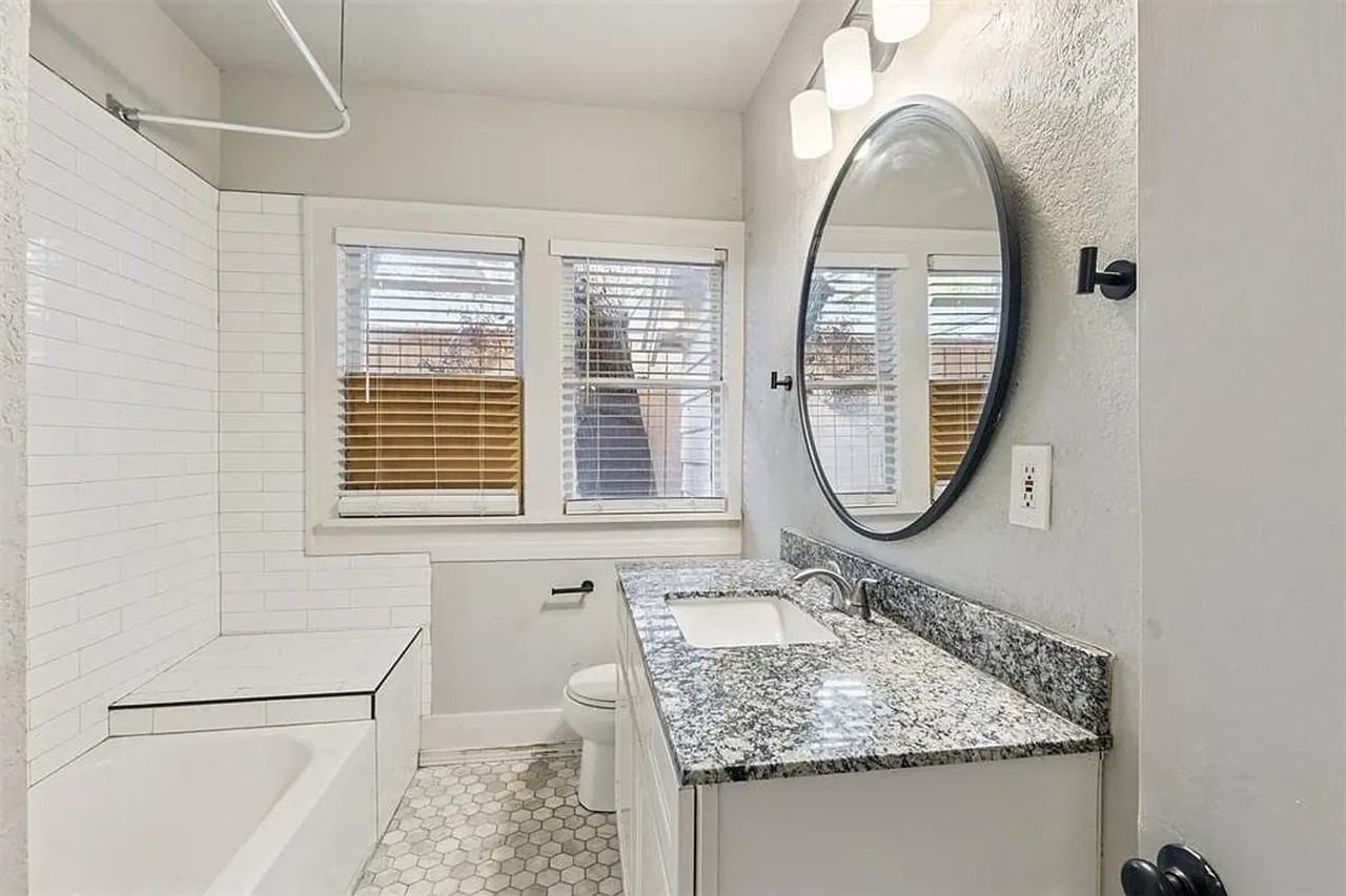 440 Nw 28th St - Photo 3 of 19