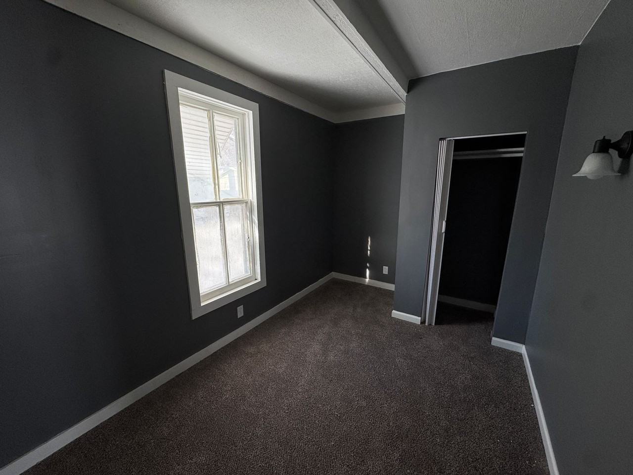 857 E Knox St - Photo 7 of 9