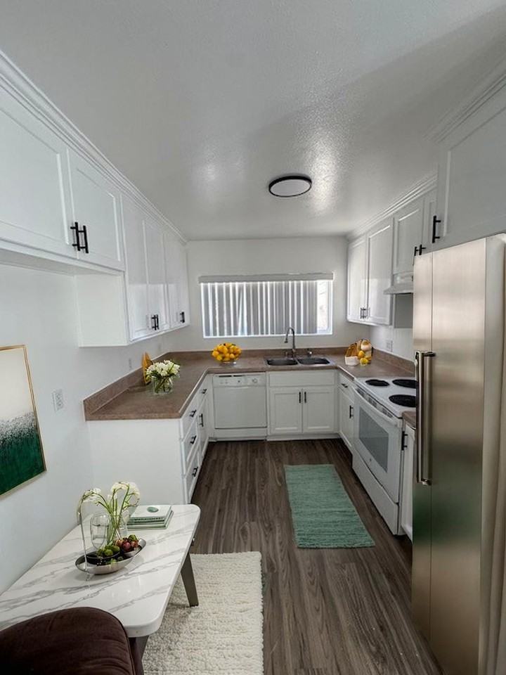 950 N Walnut St - Photo 2 of 11