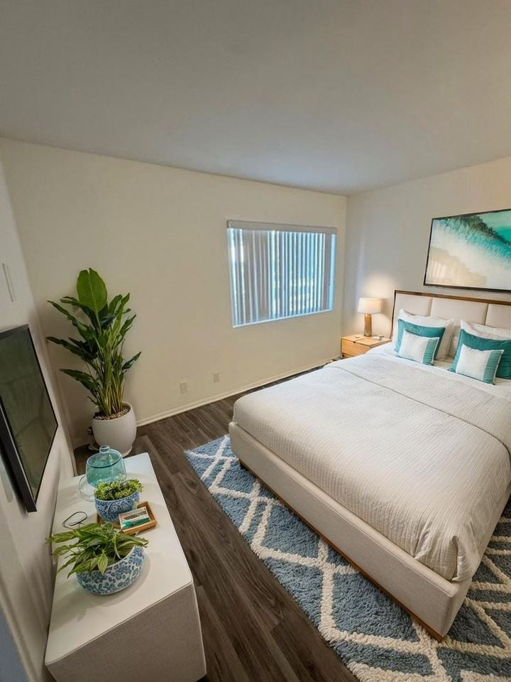 950 N Walnut St - Photo 6 of 11