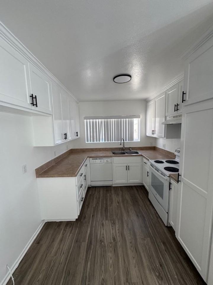 950 N Walnut St - Photo 7 of 11