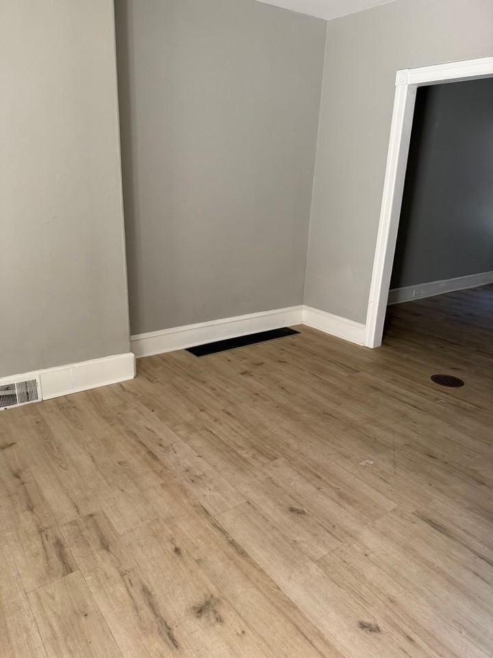 317 York St - Photo 2 of 14