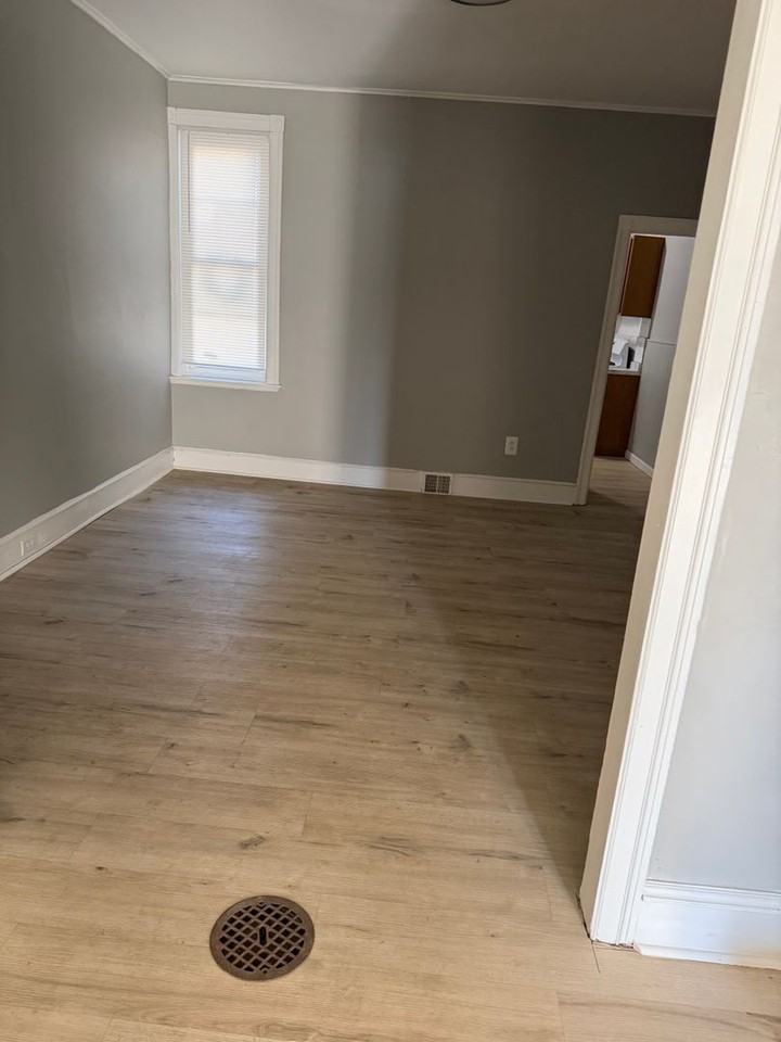 317 York St - Photo 3 of 14