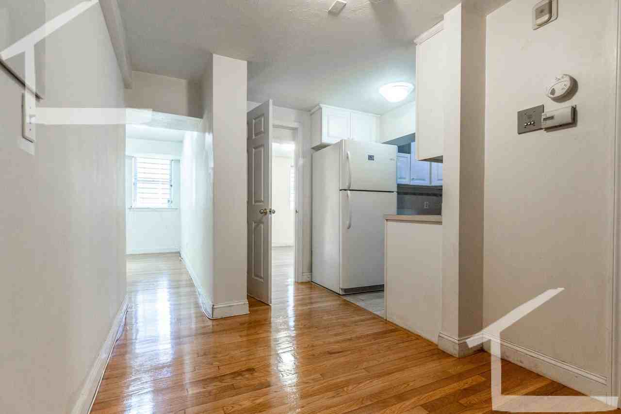 1118 Commonwealth Ave - Photo 2 of 11