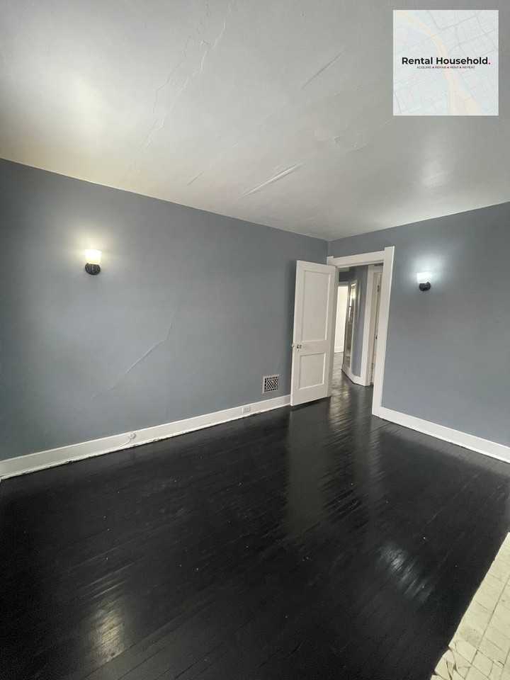 521 Bates Rd - Photo 7 of 11