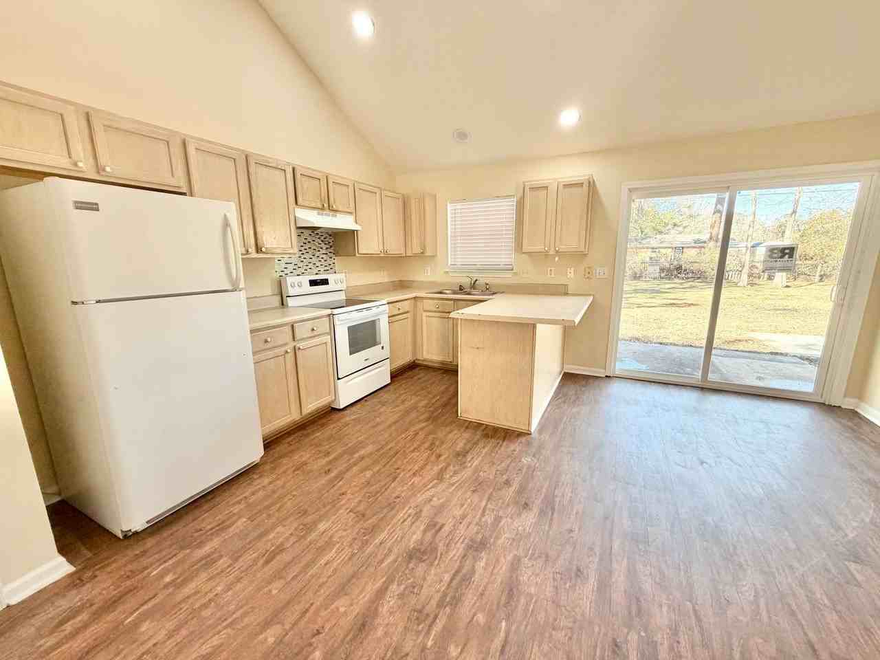 122 John Glenn Dr - Photo 3 of 7