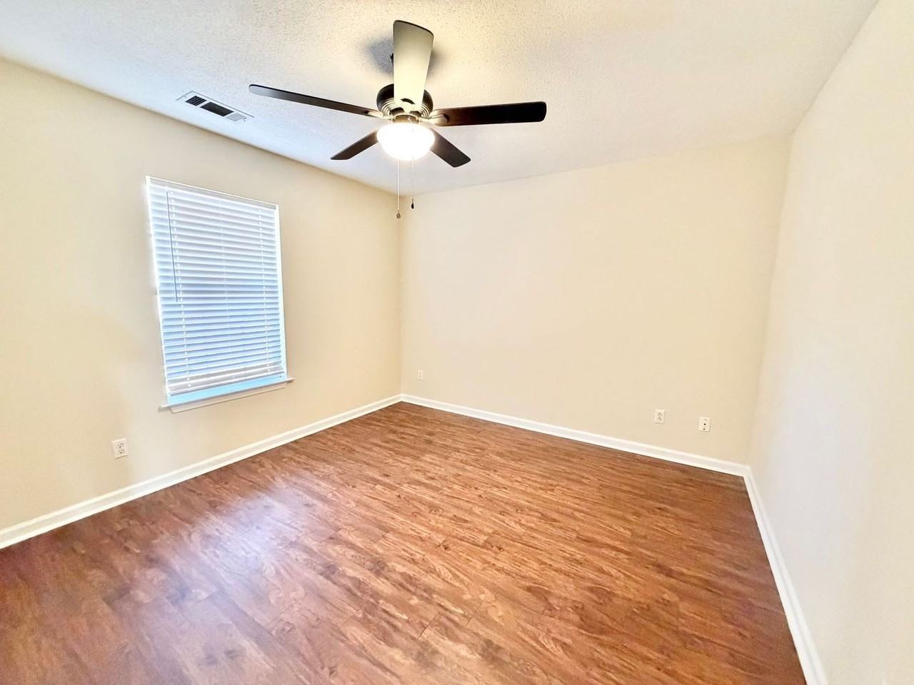122 John Glenn Dr - Photo 5 of 7
