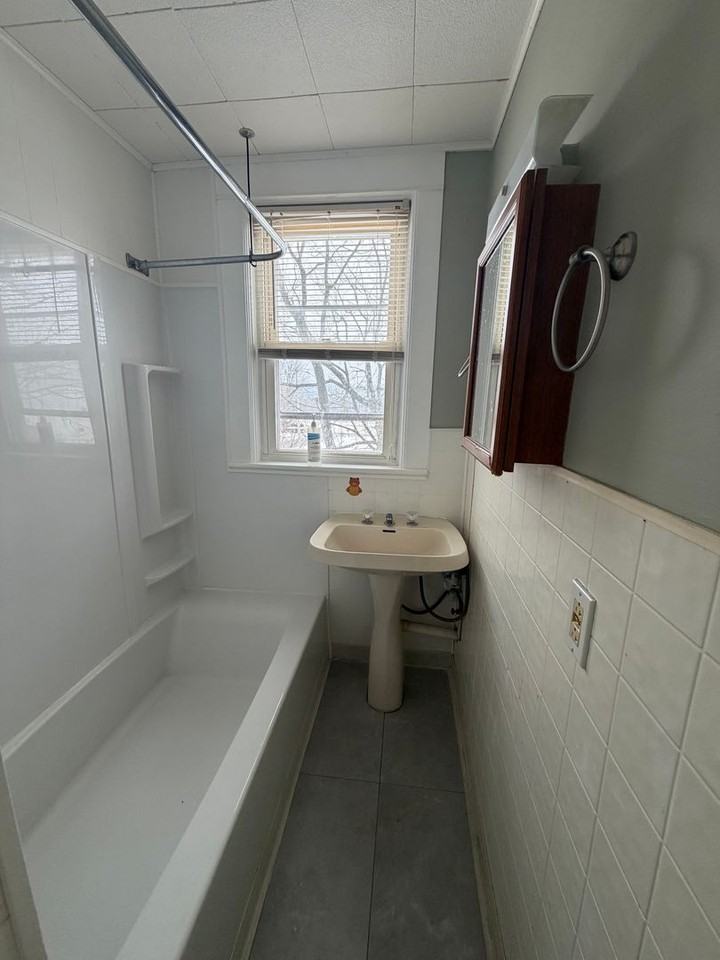 111 Benedict Rd - Photo 4 of 17