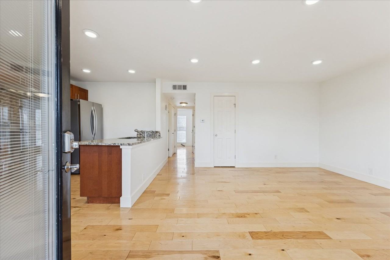 5820 Berkman Dr - Photo 2 of 15