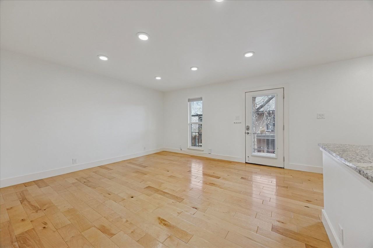 5820 Berkman Dr - Photo 4 of 15