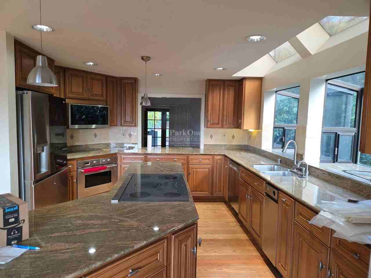 6 Rebecca Ct - Photo 4 of 14