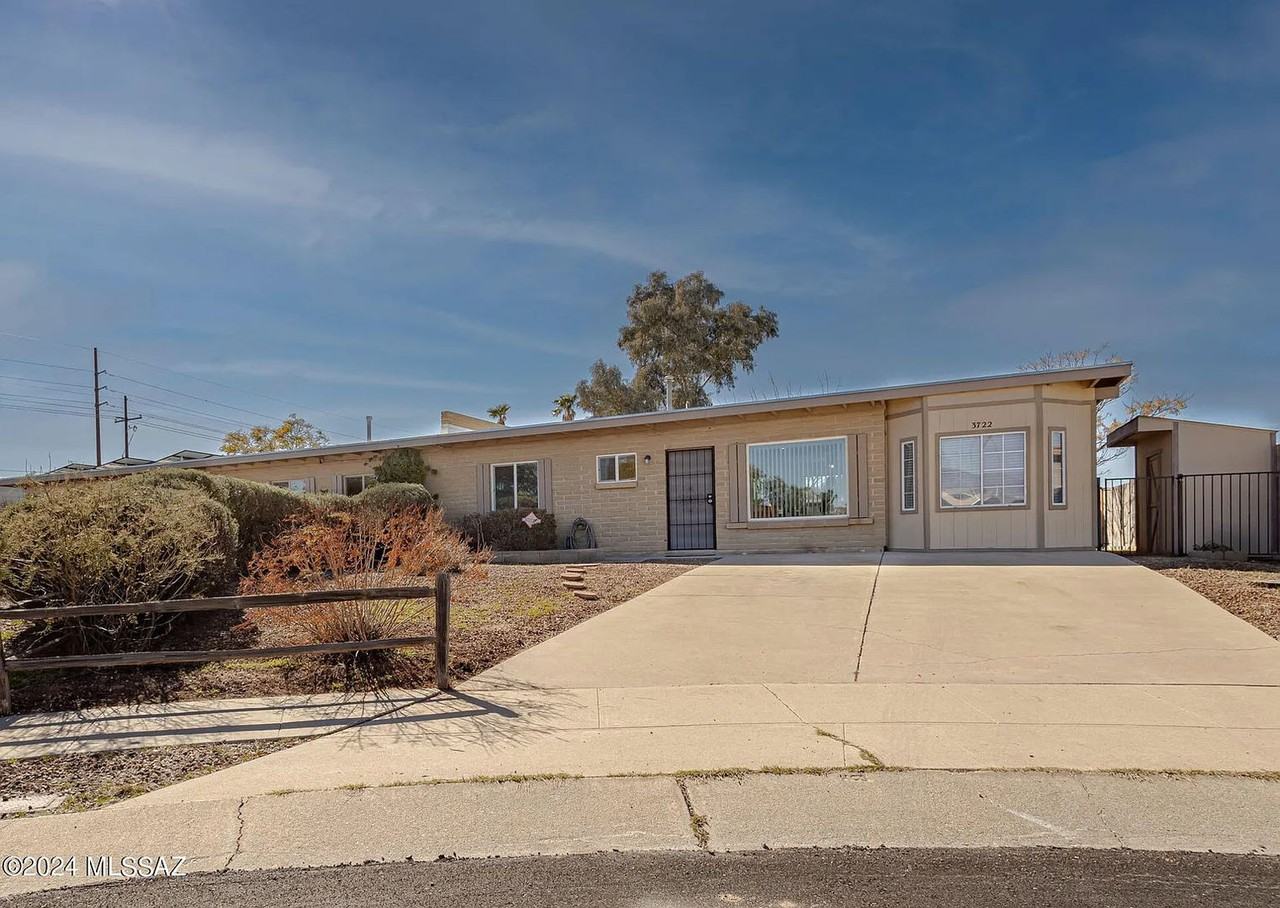 3722 S Bellingham Pl - Photo 2 of 12