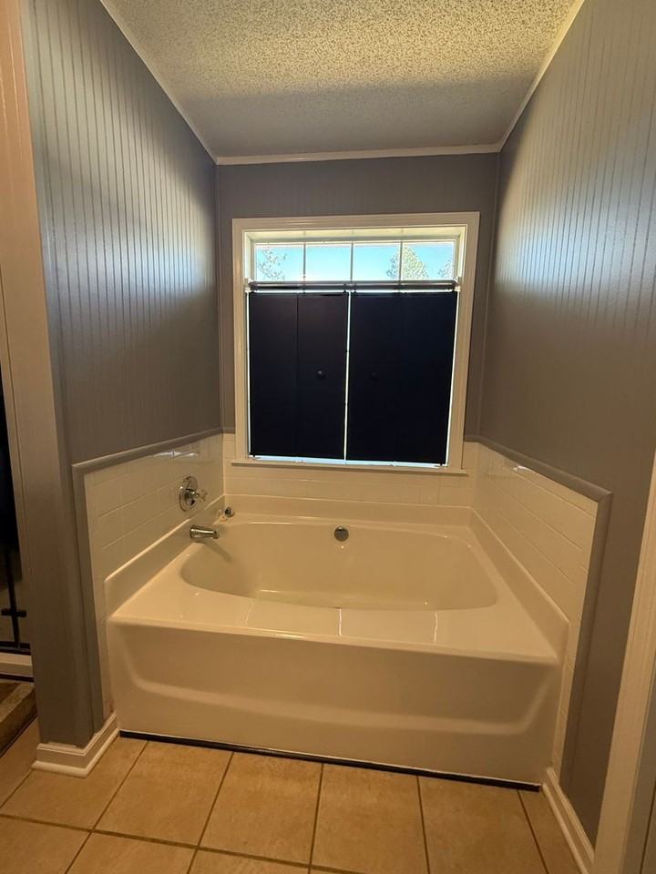 3919 Stratford Cir - Photo 4 of 22