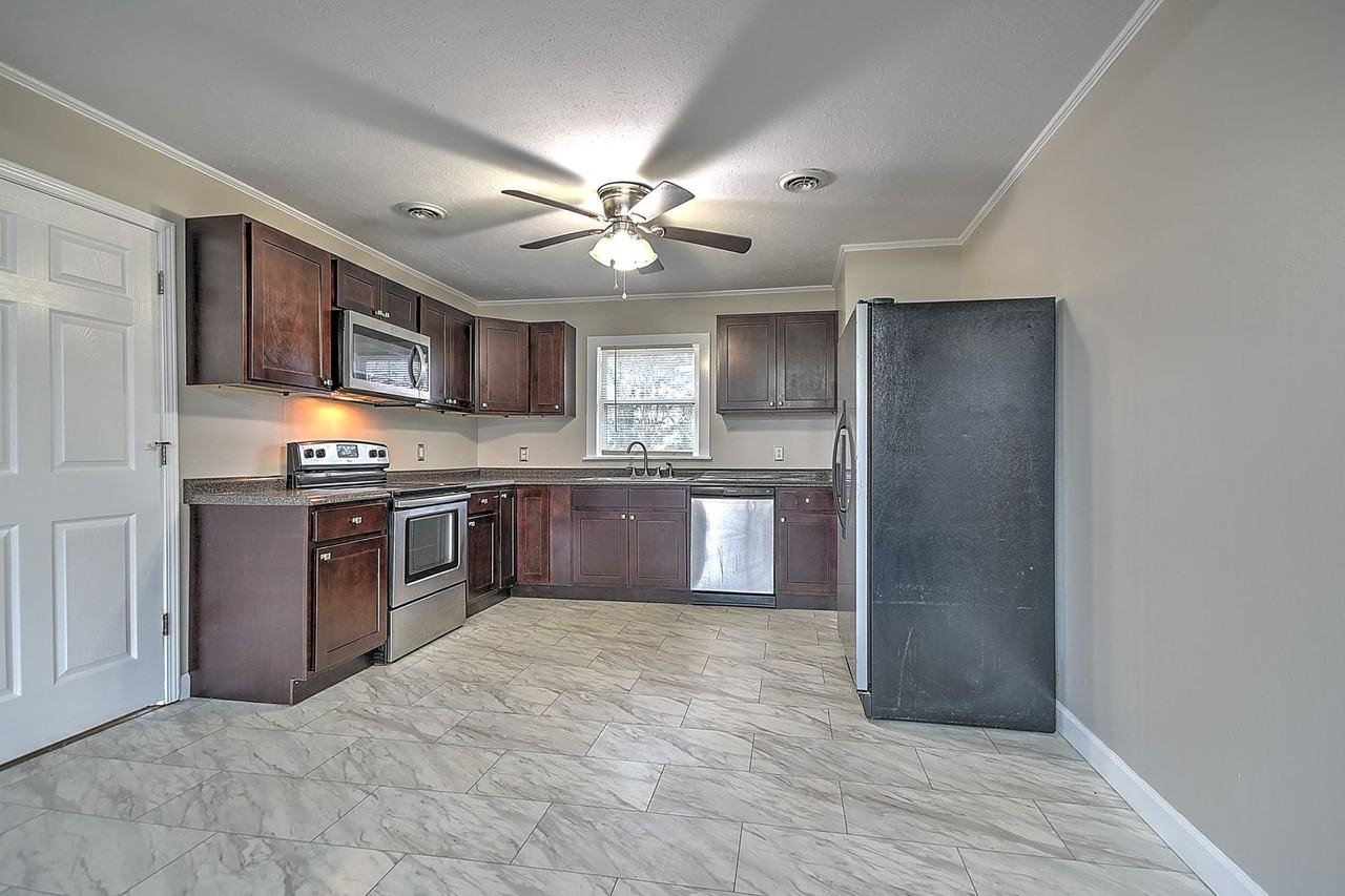 108 Cottonwood Dr - Photo 6 of 31