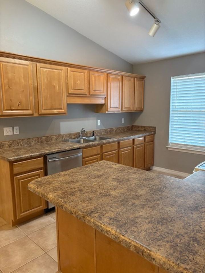 1831 Sundown Dr - Photo 3 of 25