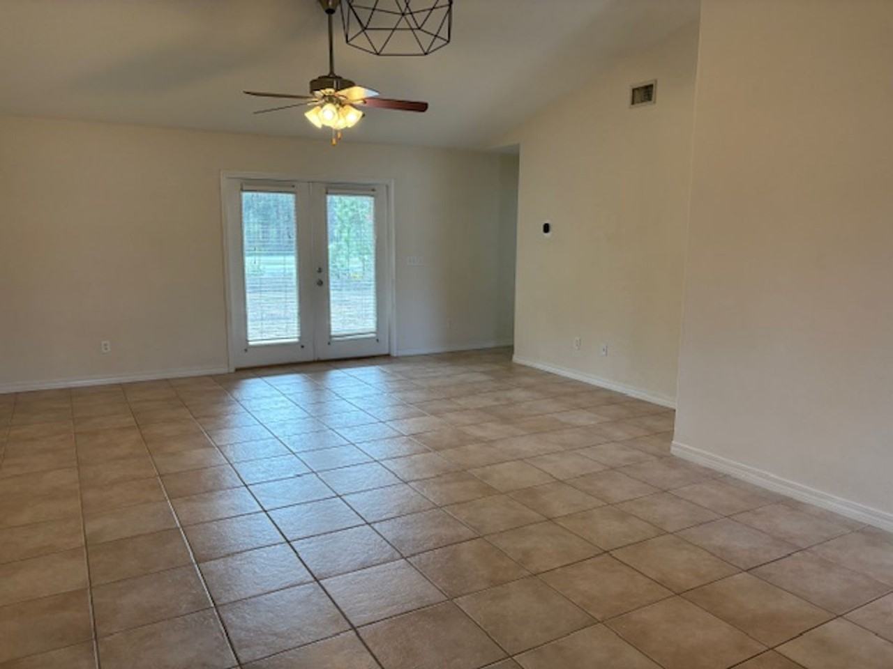 1833 Sundown Dr - Photo 3 of 28