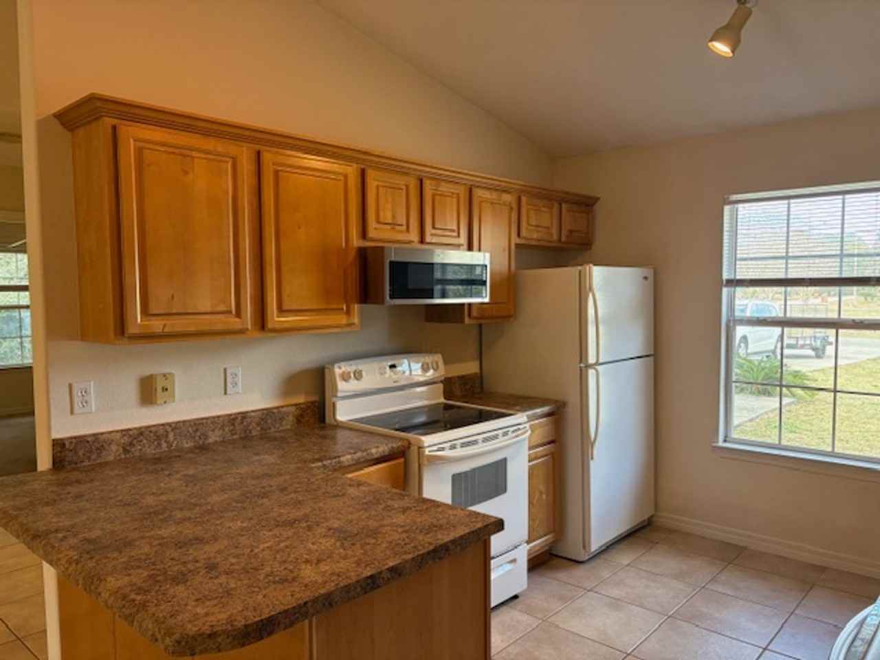 1833 Sundown Dr - Photo 6 of 28