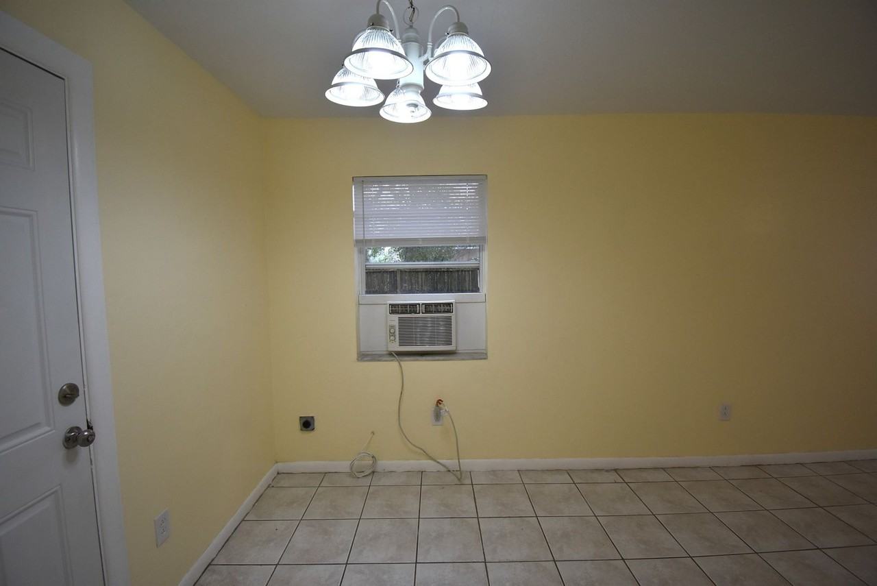 811 Rockhill St - Photo 7 of 21