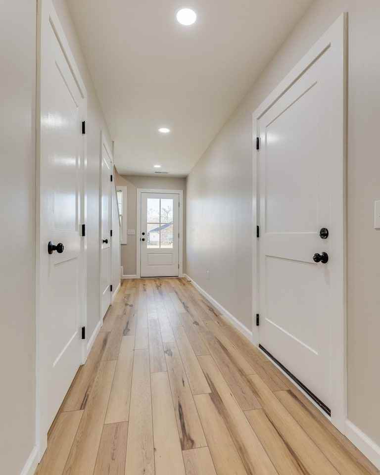 300 Robin Hood Ln - Photo 5 of 30