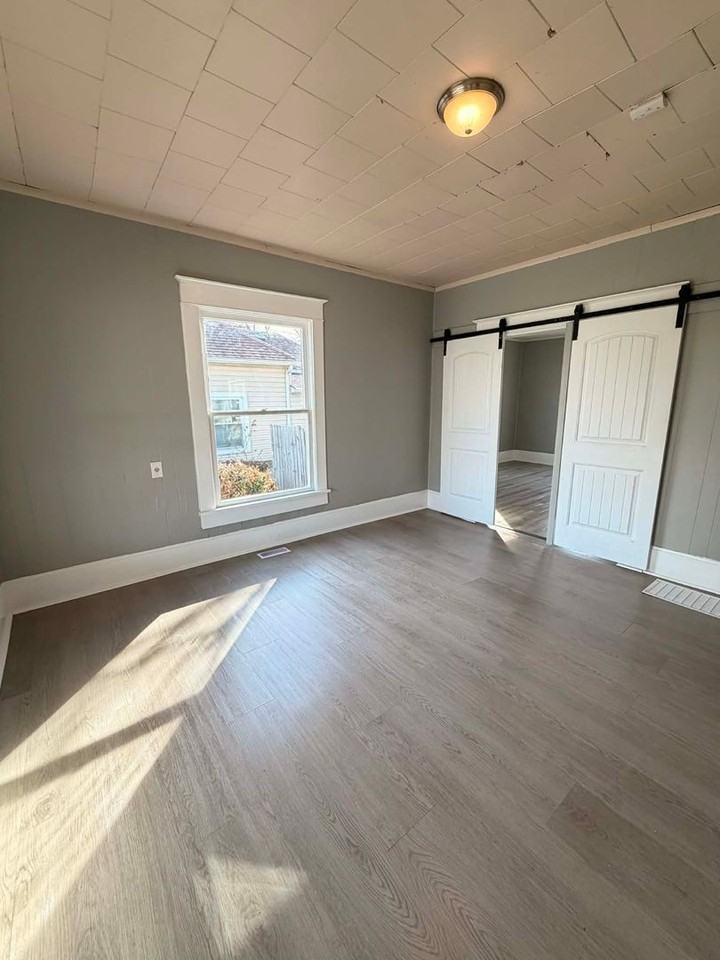 2116 S Moffet Ave - Photo 2 of 11