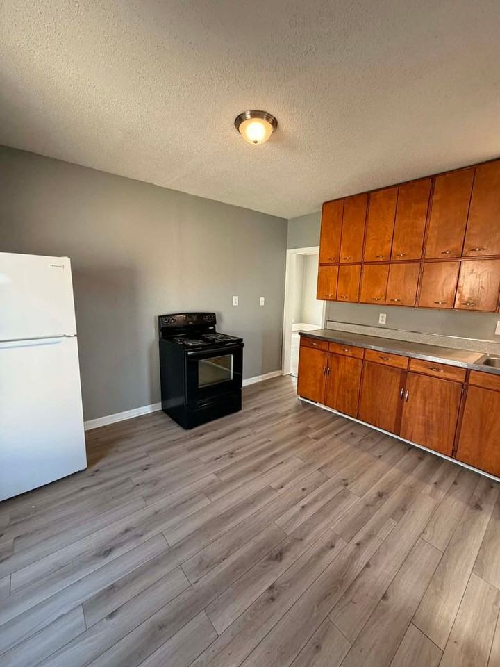 2116 S Moffet Ave - Photo 6 of 11