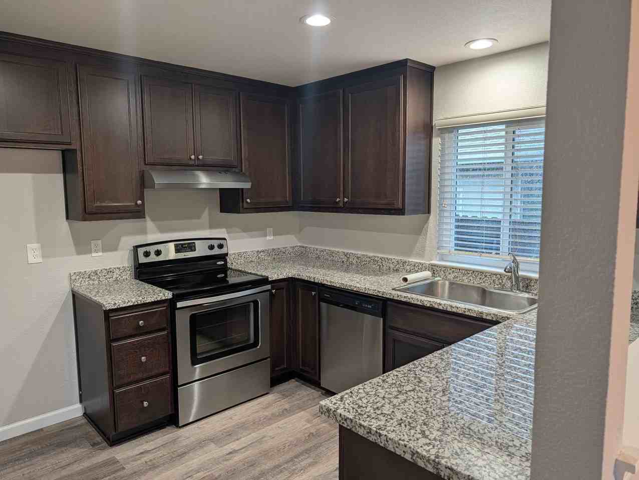 906 Javan Way - Photo 3 of 6