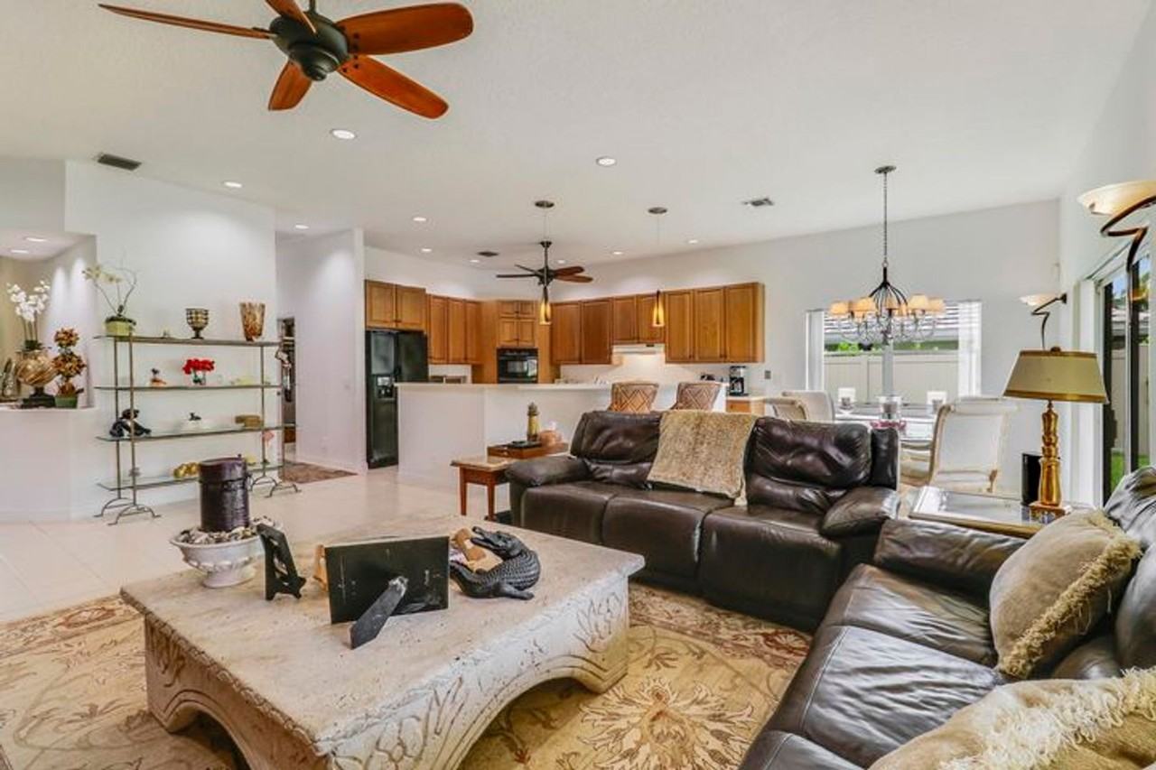 18951 Painted Leaf Ct - Photo 4 of 32