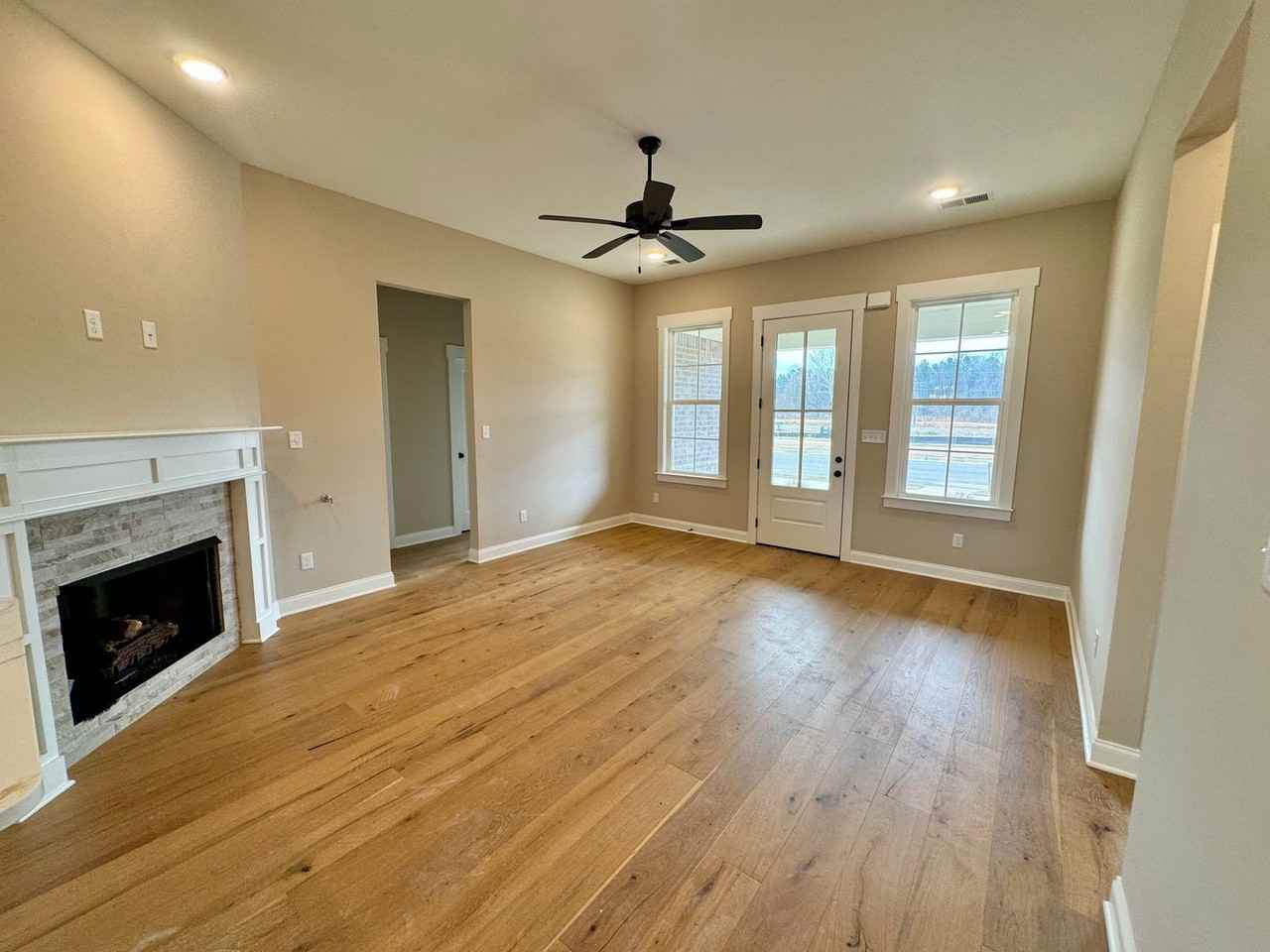 582 Bolivar Dr - Photo 2 of 19