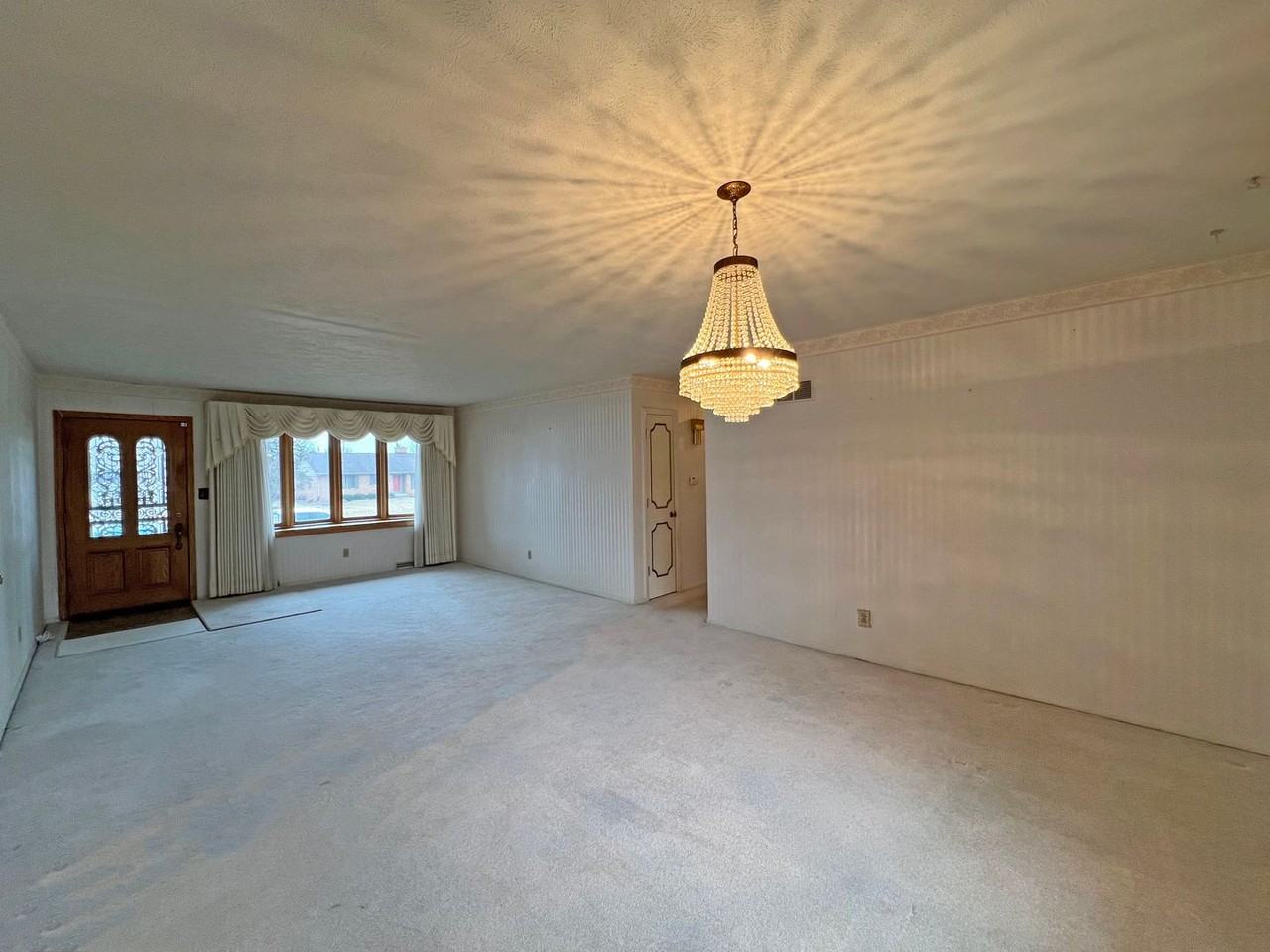 1913 W Clarewood Ave - Photo 3 of 24