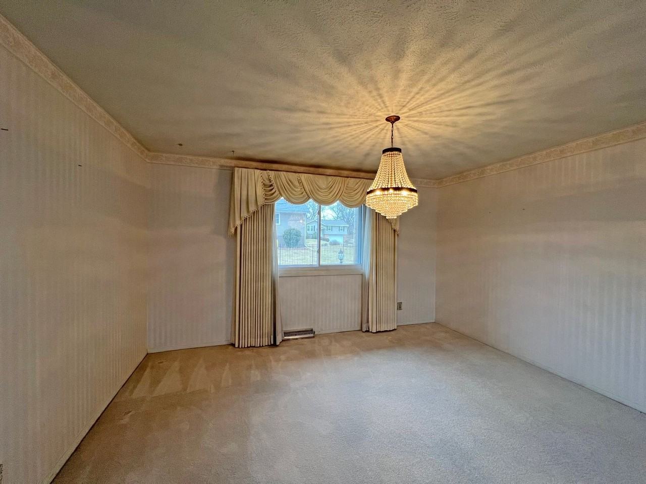 1913 W Clarewood Ave - Photo 4 of 24