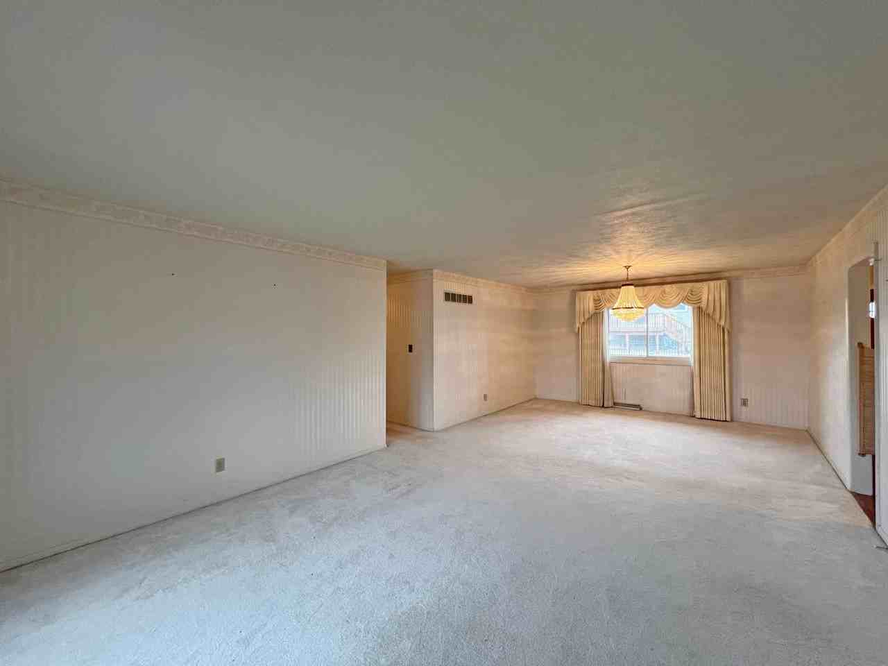 1913 W Clarewood Ave - Photo 5 of 24