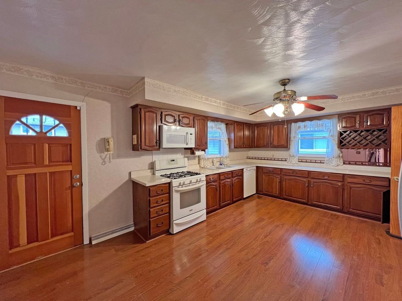 1913 W Clarewood Ave - Photo 6 of 24