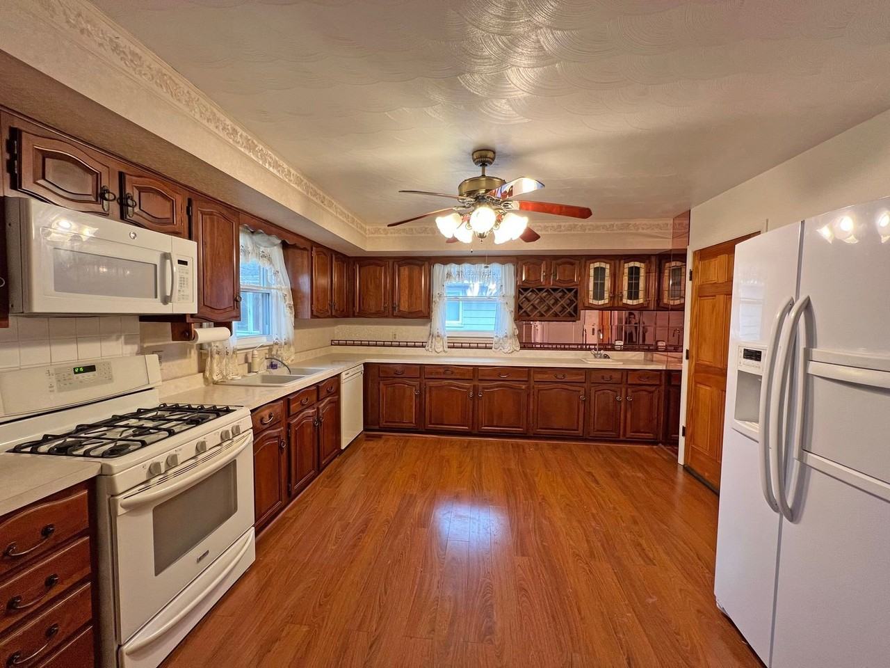 1913 W Clarewood Ave - Photo 7 of 24