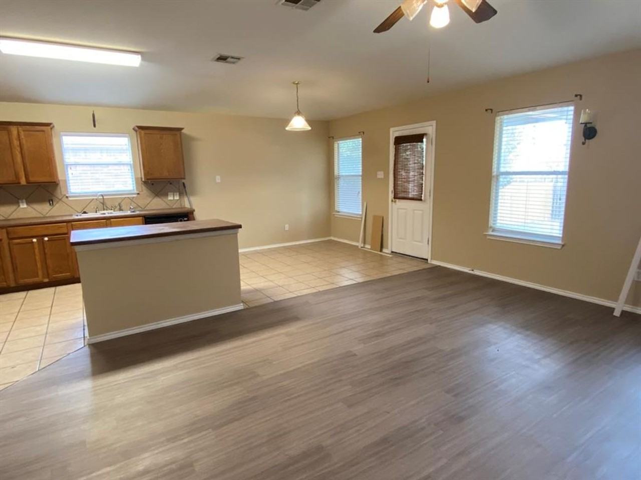 258 Western Dr - Photo 3 of 33