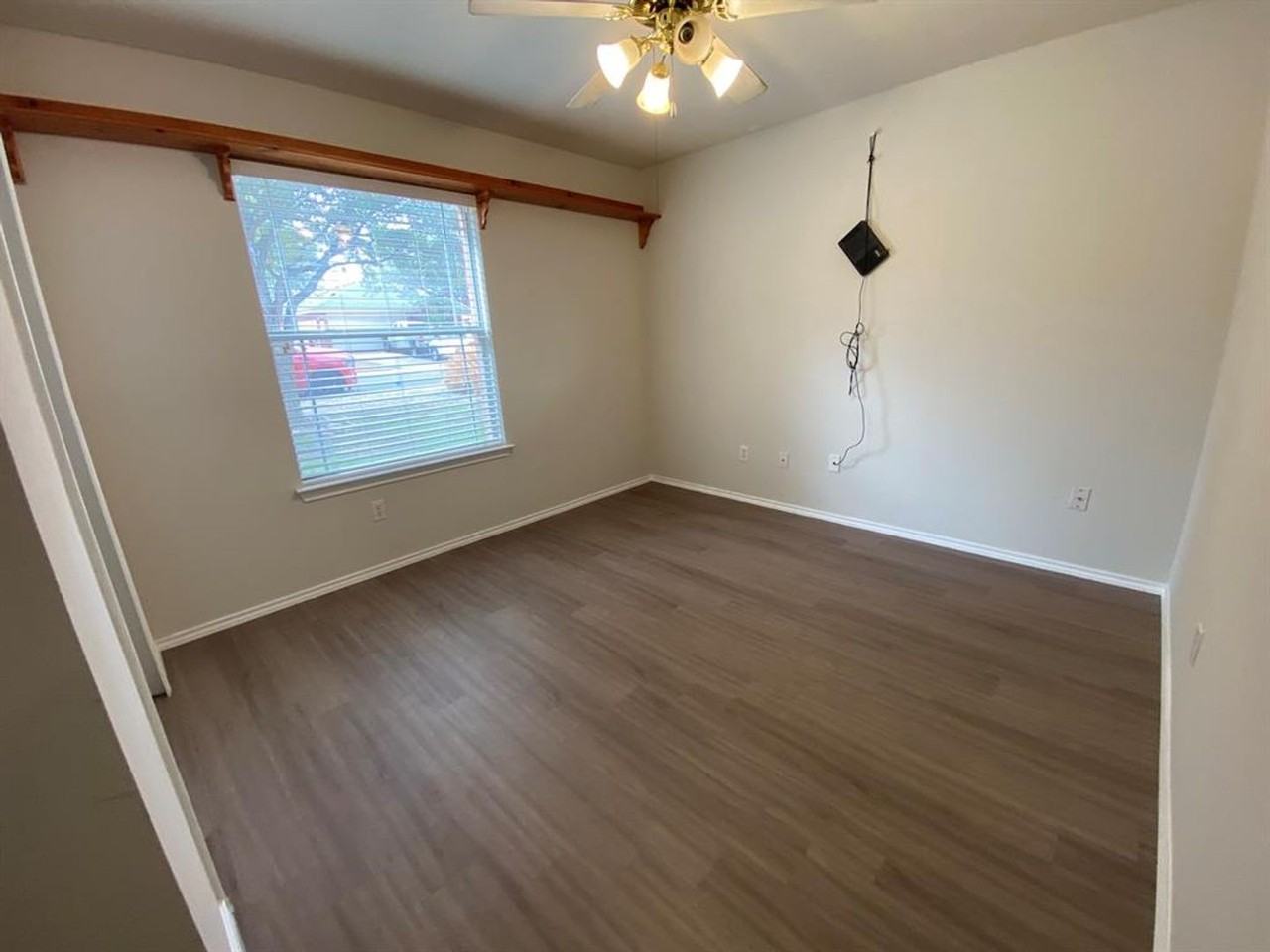 258 Western Dr - Photo 5 of 33