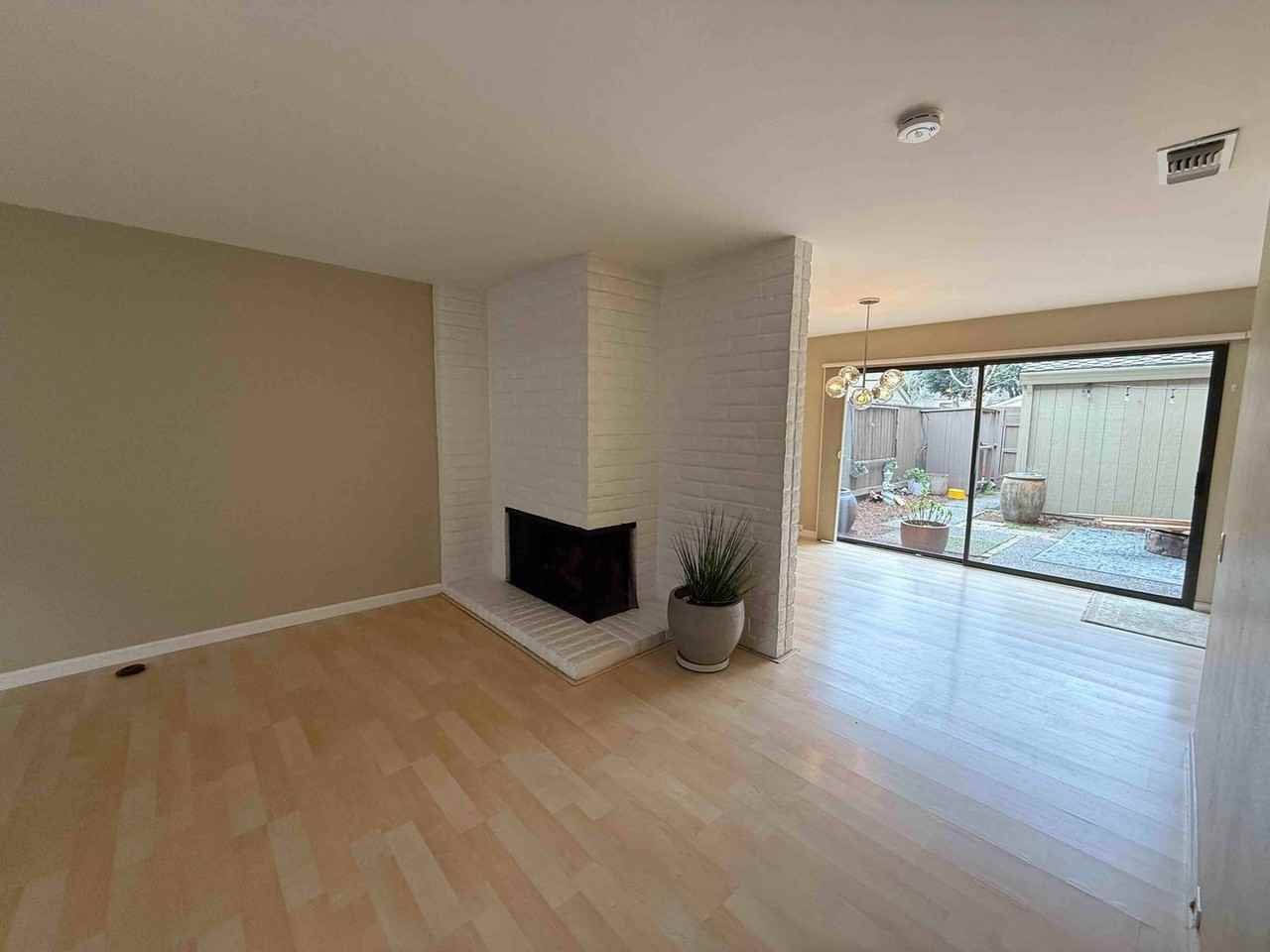 1402 Commons Dr - Photo 2 of 47