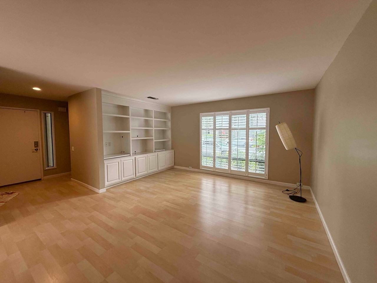 1402 Commons Dr - Photo 3 of 47