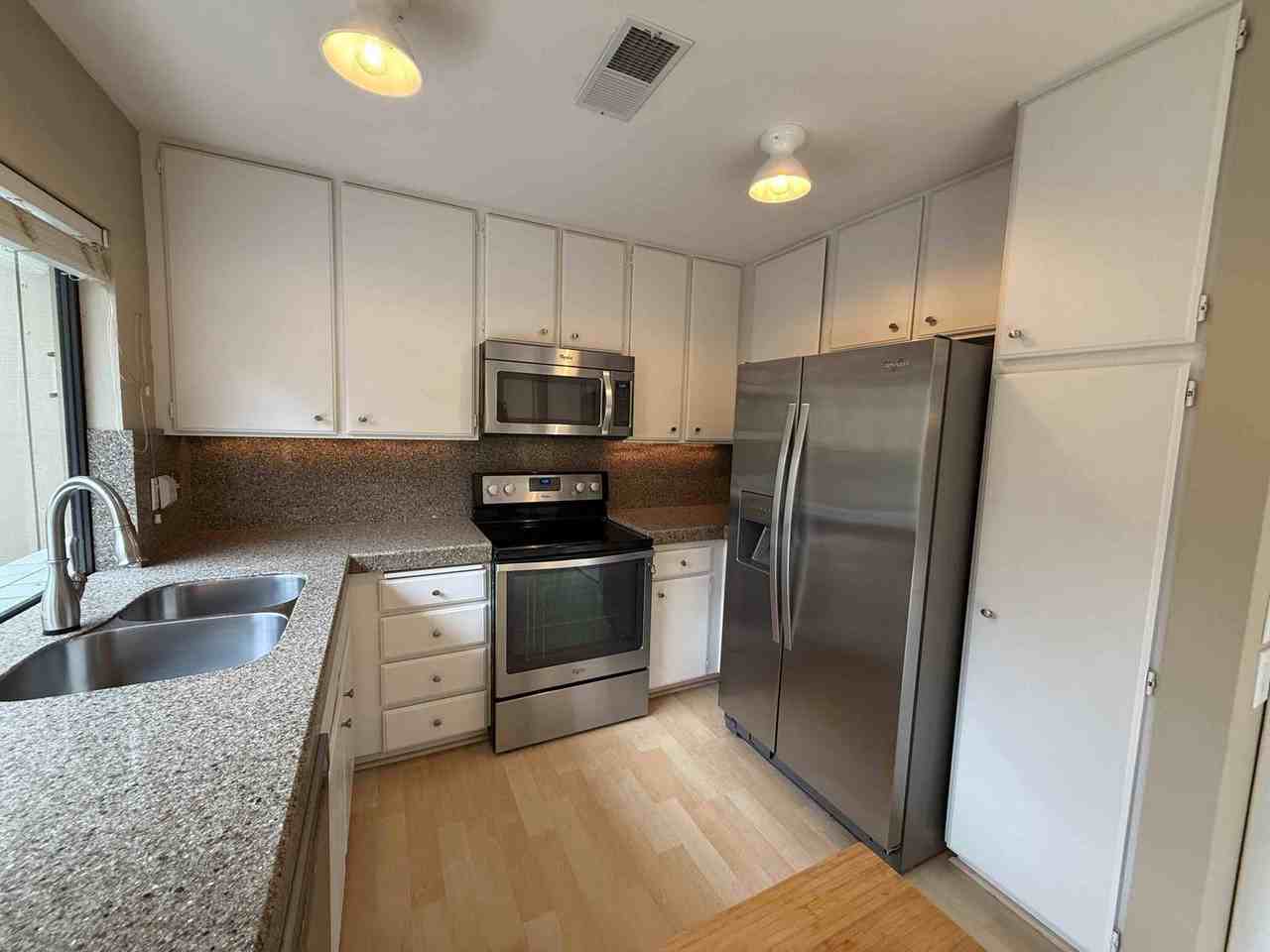 1402 Commons Dr - Photo 6 of 47