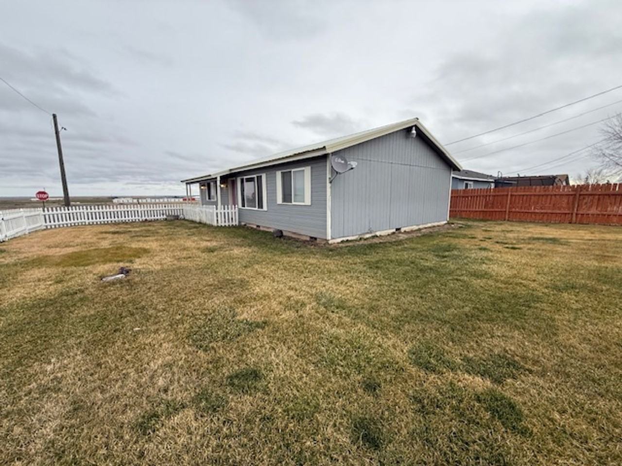 300 S Fir Ave - Photo 2 of 12