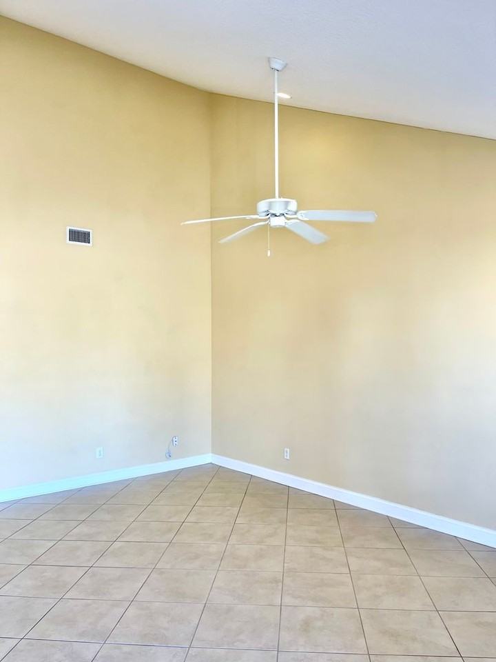 12 Fox Path - Photo 3 of 20