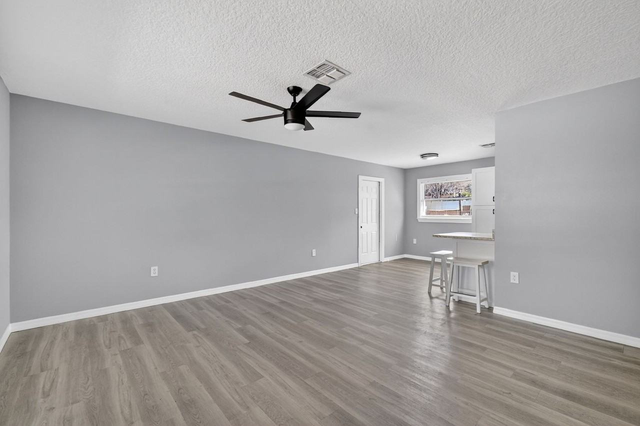 506 Louanne Ct - Photo 3 of 20