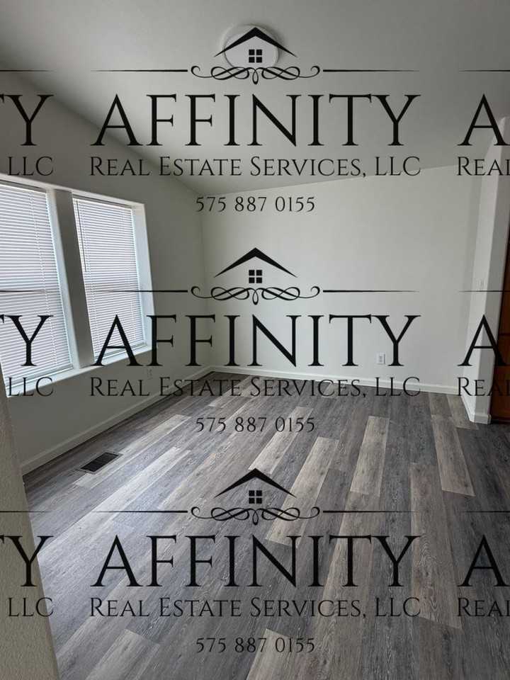 2206 Iris St - Photo 6 of 17