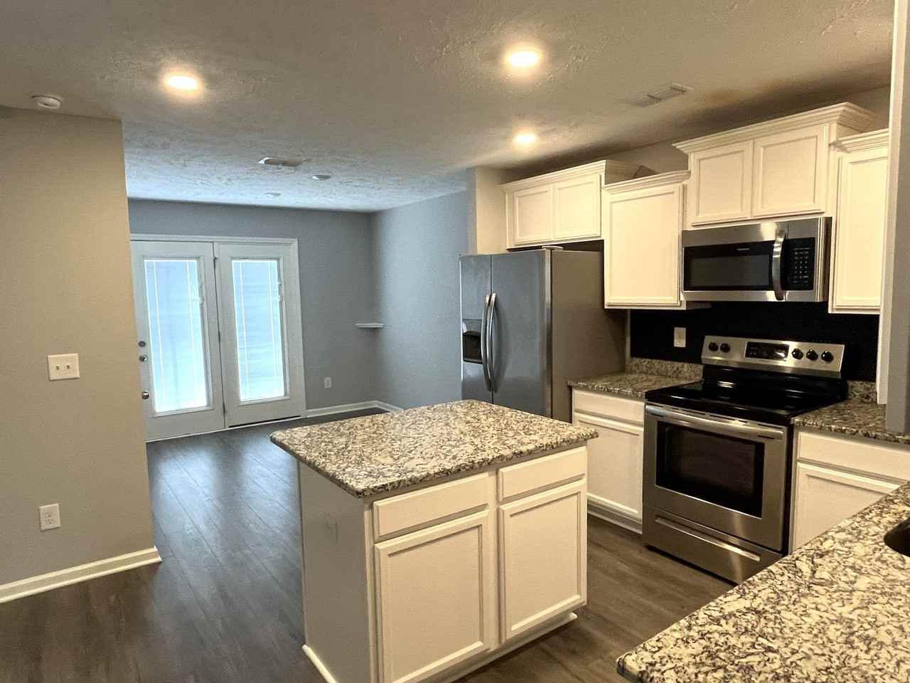 4084 Utica St - Photo 4 of 22