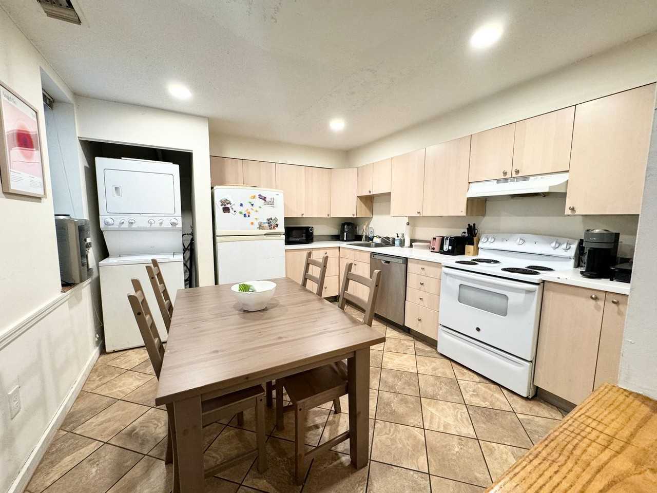 71 Gainsborough St - Photo 2 of 6