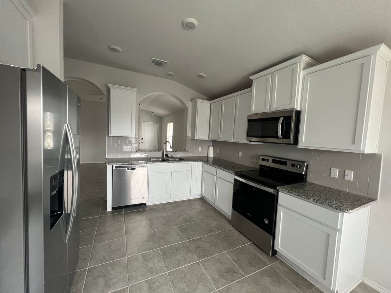 9019 Stonehollow Dr - Photo 3 of 14